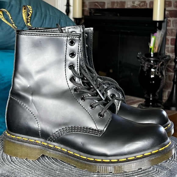 Dr. Marten’s 1460 boots - Picture 3 of 6